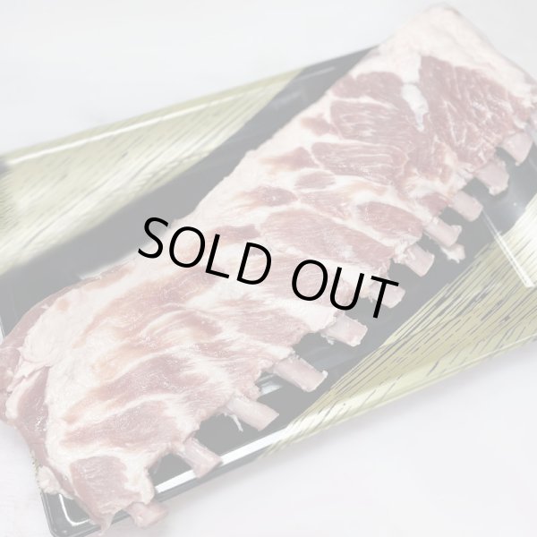 画像1: 完全カメラ目線！スペアリブ丸ごとセントルイスカット (1)